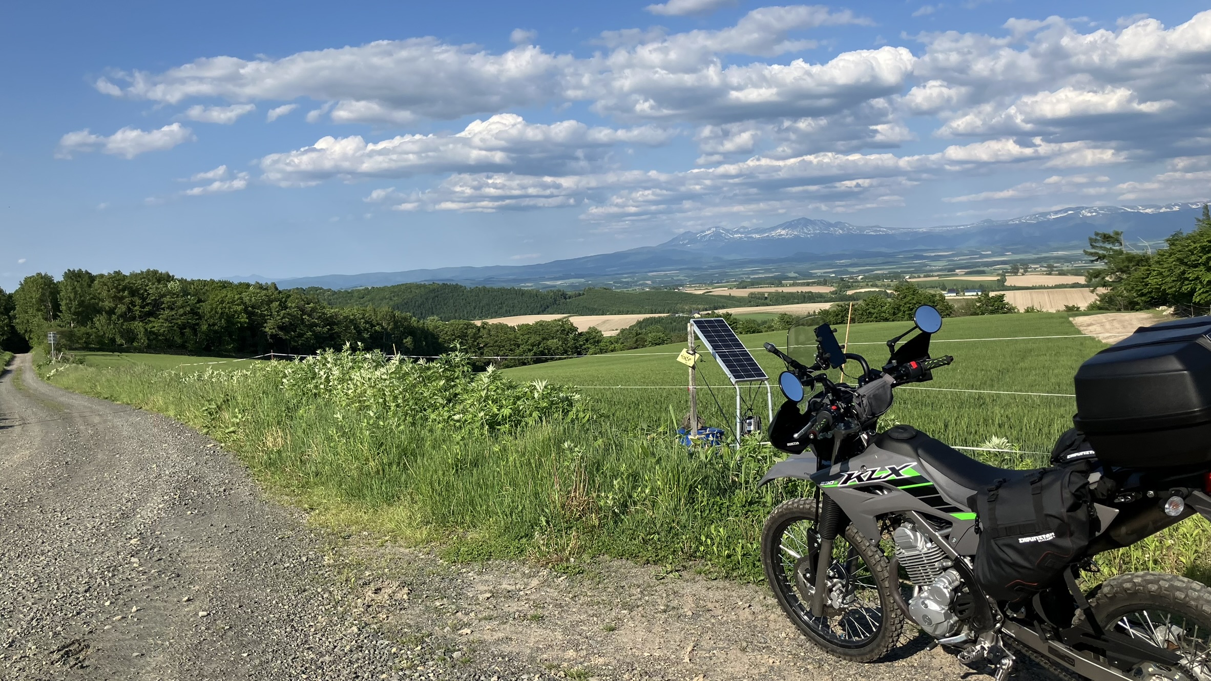 美瑛林道(バイクと眺望)