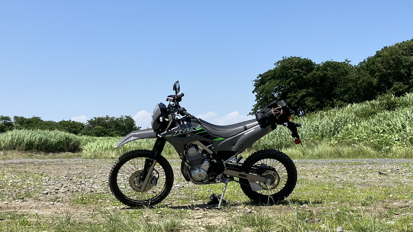 25年KLX230S河川敷にて